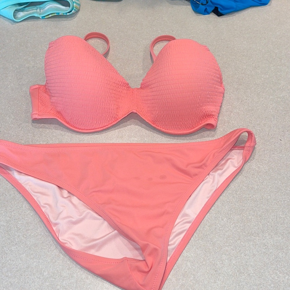 Shade and shore coral ribs wire Padded top with XL bottom